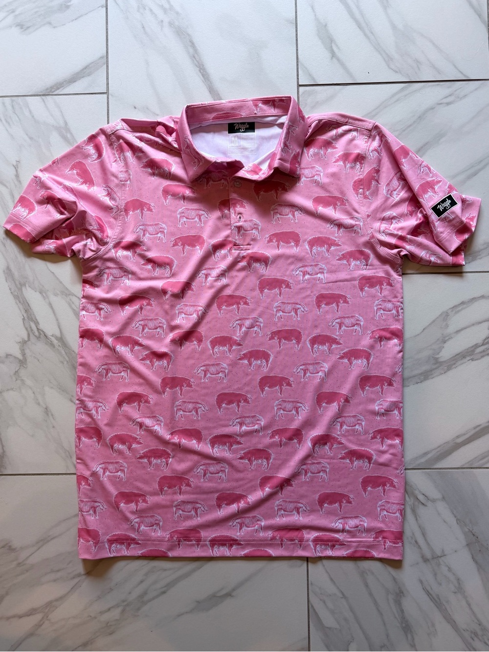 Waggle Men’s Polo Golf shirt with Pink Pig-Print. Dri-fit. Size Medium. NWOT.